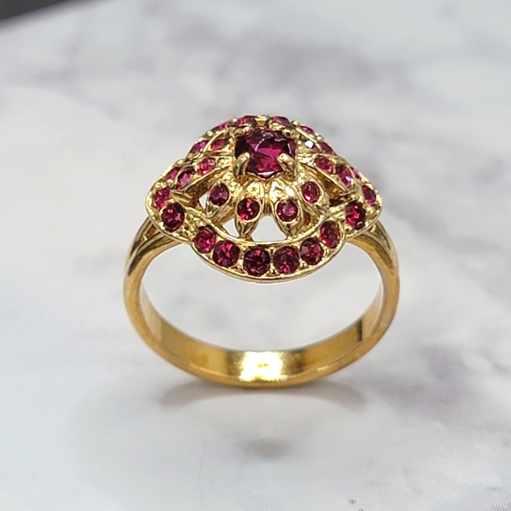Beautiful Vintage Ring Simulated Ruby Cluster Gold Tone Size 6.5